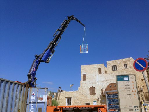 Un lavoro di installazione di finestre in legno eseguito da 3P Infissi